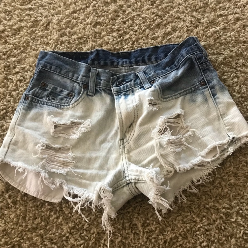 Levi’s Bleach 550 Denim Shorts
